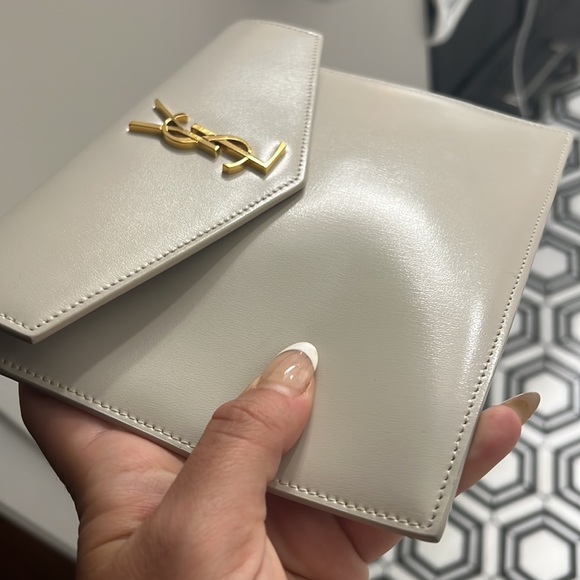 Yves Saint Laurent (YSL) envelope clutch - Picture 2 of 7